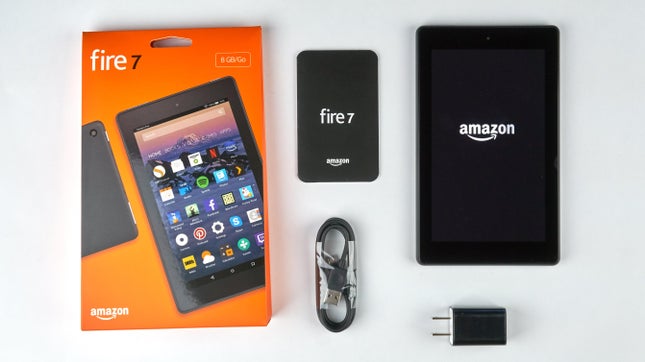Amazon Fire Tablet kutusu, cihazı ve aksesuarları
